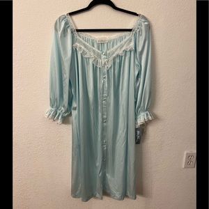 Miss Elaine nightgown robe size large